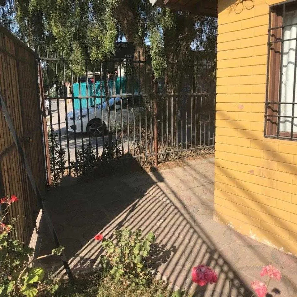 Estate at Home Cuatro Poniente / Gabriel Gonzalez Videla, RM