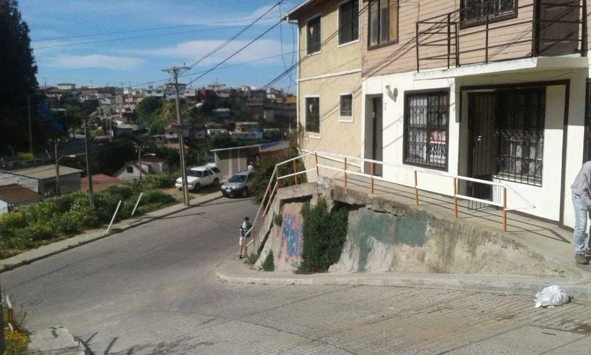 3 Casas Independientes Lejana Vista Al Mar En Valparaiso,