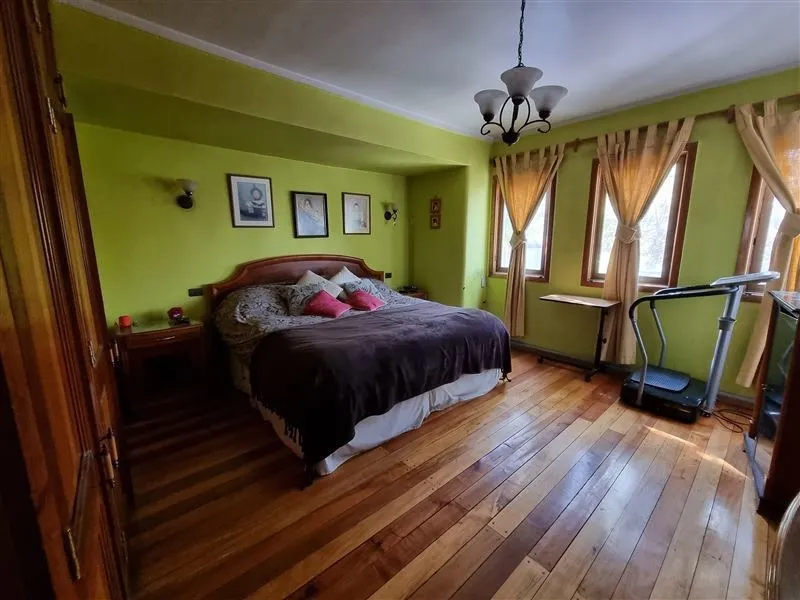 Casa En Venta Cuatro Dormitorios Y Tres Baños En Santiago
