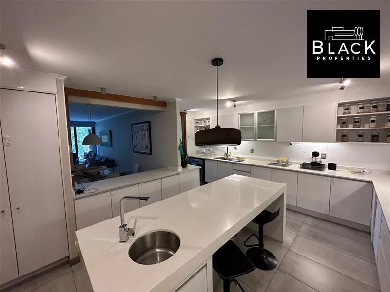 Departamento En Venta De 3 Dorm. En Lo Barnechea. 
