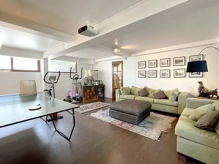 Casa En Venta De 6 Dormitorios En Lo Barnechea