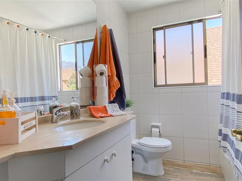 Casa En Venta De 5 Dorm. En Lo Barnechea