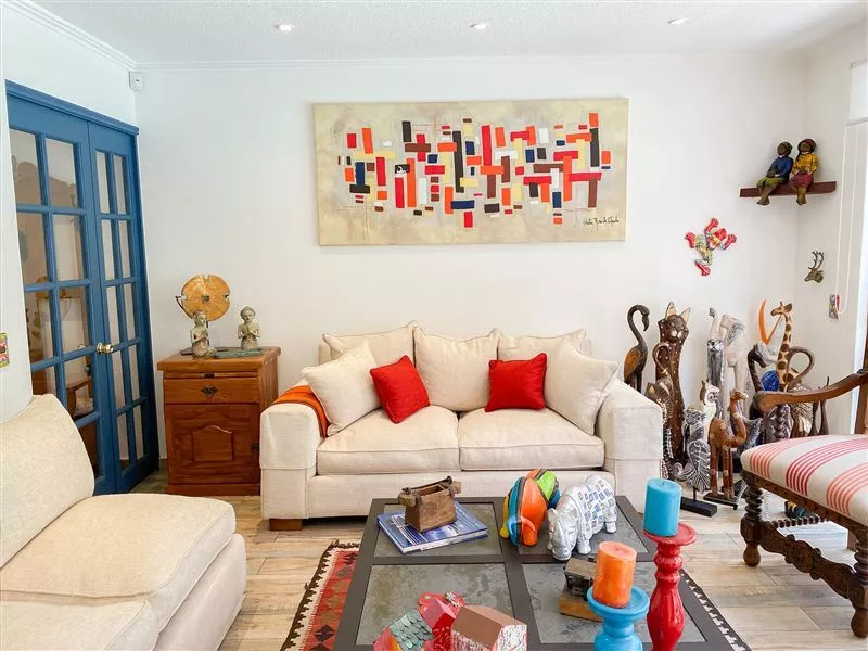 Casa En Venta De 5 Dorm. En Lo Barnechea