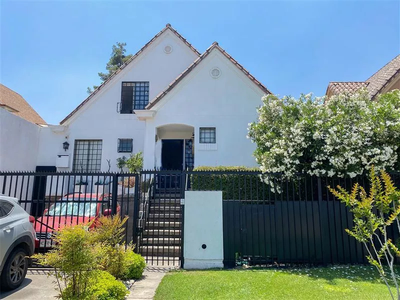 Casa En Venta De 5 Dorm. En Lo Barnechea
