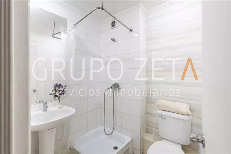 Emilia Tellez Con Coventry, Metro Simón Bolivar, Ñuñoa, RM (Metropolitana)