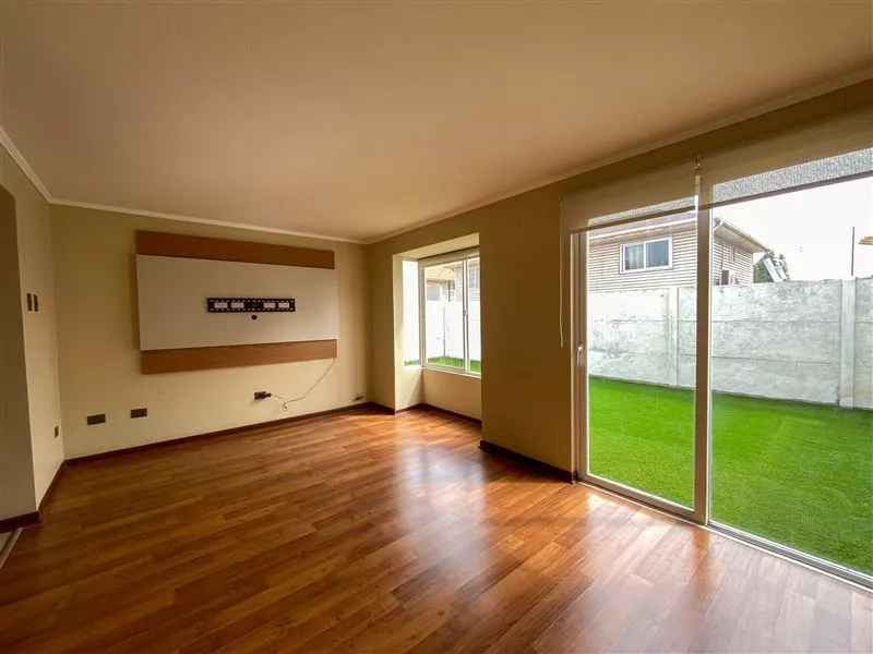 Casa En Venta De 4 Dorm. En Puente Alto