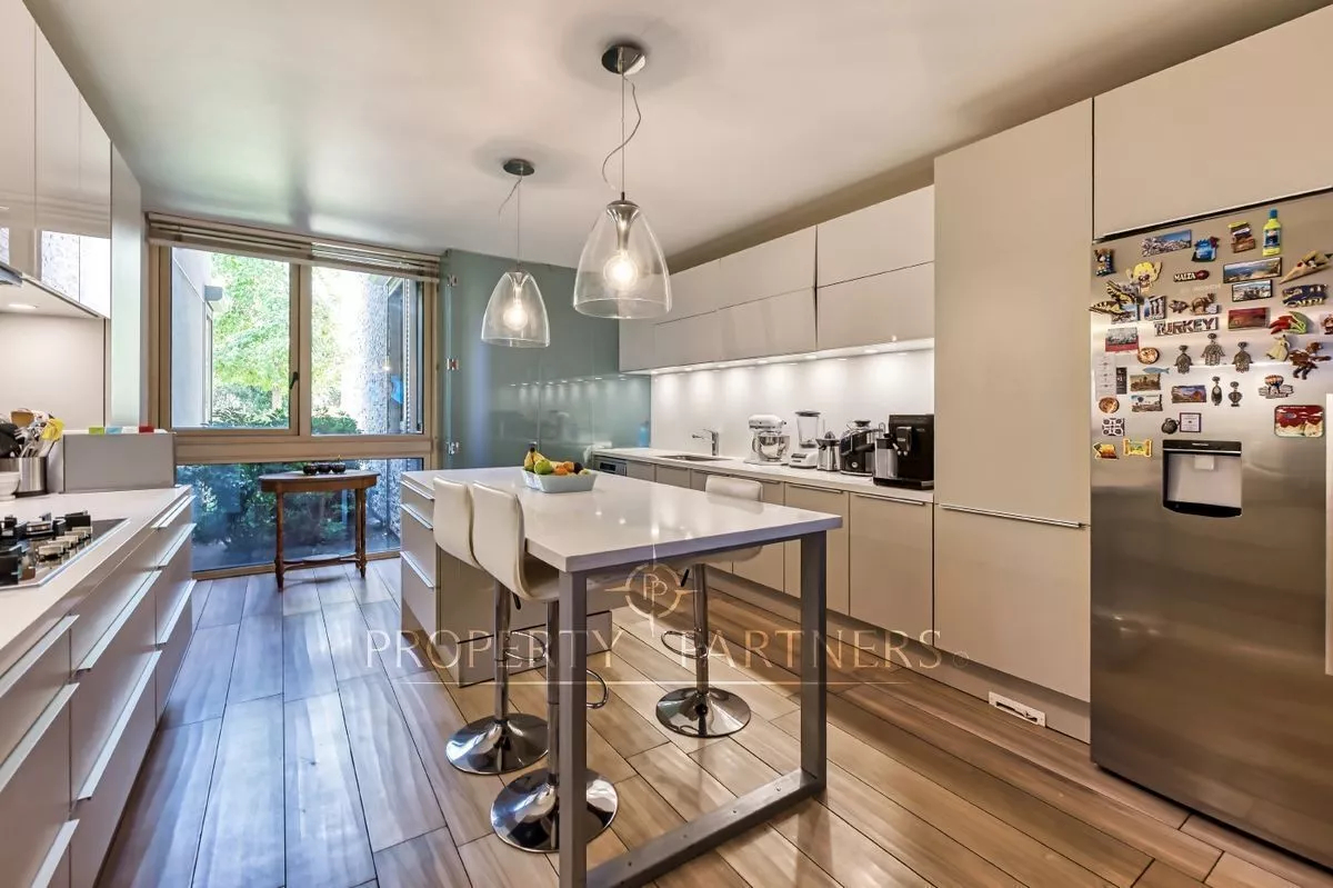 Exclusivo Departamento Con Jardín , Manquehue Ori...