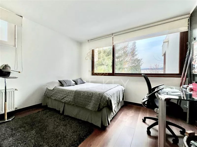 Moderna Casa Venta En Condominio Con Piscina, 4 Dormitorios