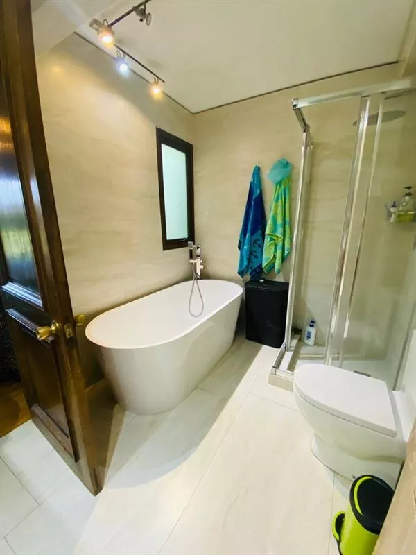 Casa En Venta De 4 Dorm. En Lo Barnechea