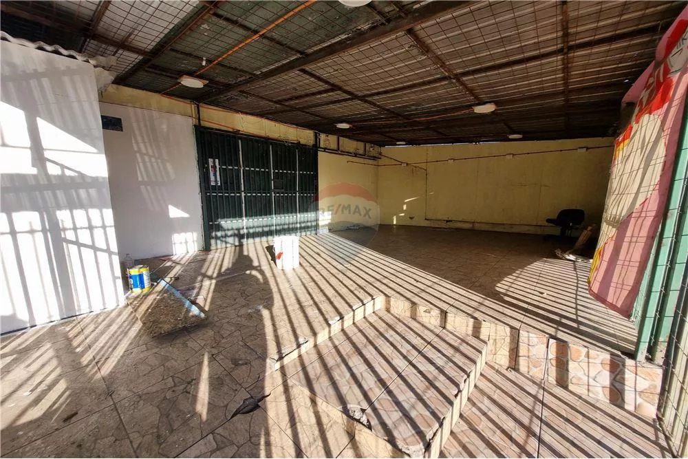 Casa Recién Remodelada 4d/1b Mas Local Comercial 