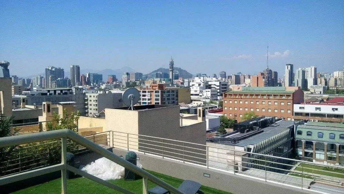 Se Vende Cómodo Departamento, Cercano A Metro Santa Lucía