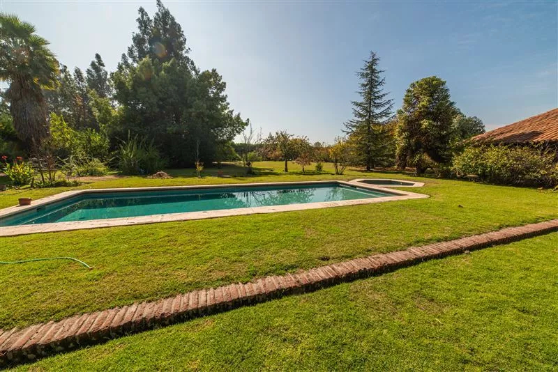 Casa En Venta De 6 Dormitorios En Calera De Tango