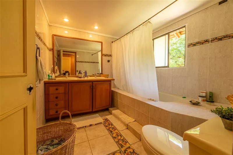 Casa En Venta De 6 Dormitorios En Calera De Tango