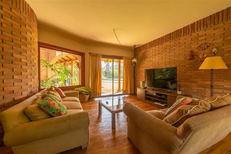 Casa En Venta De 6 Dormitorios En Calera De Tango