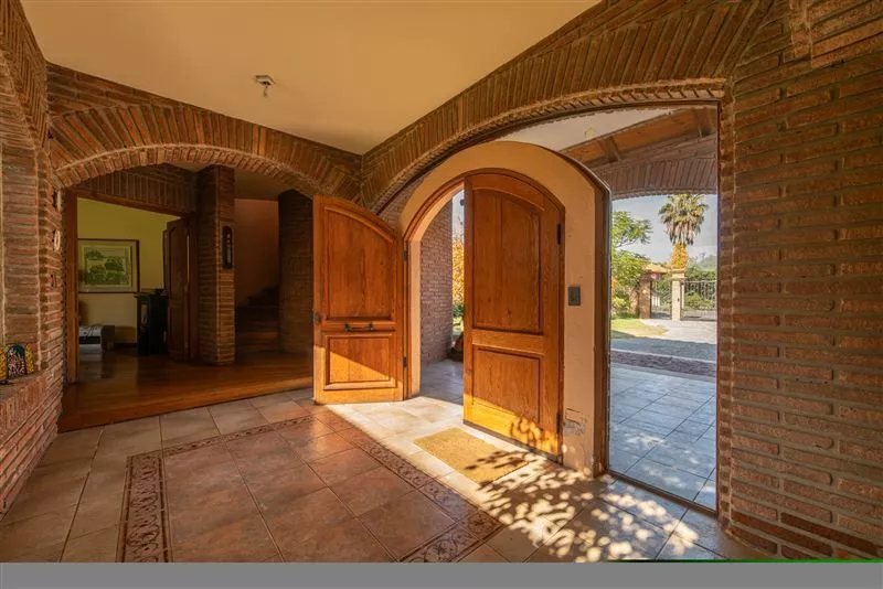 Casa En Venta De 6 Dormitorios En Calera De Tango