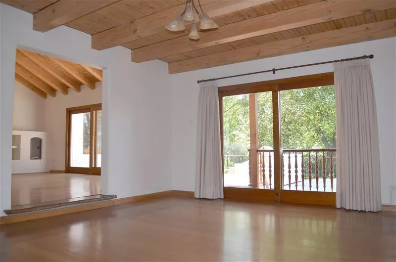Casa En Venta Lo Barnechea De 5 Dorm. En Lo Barnechea