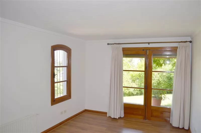 Casa En Venta Lo Barnechea De 5 Dorm. En Lo Barnechea