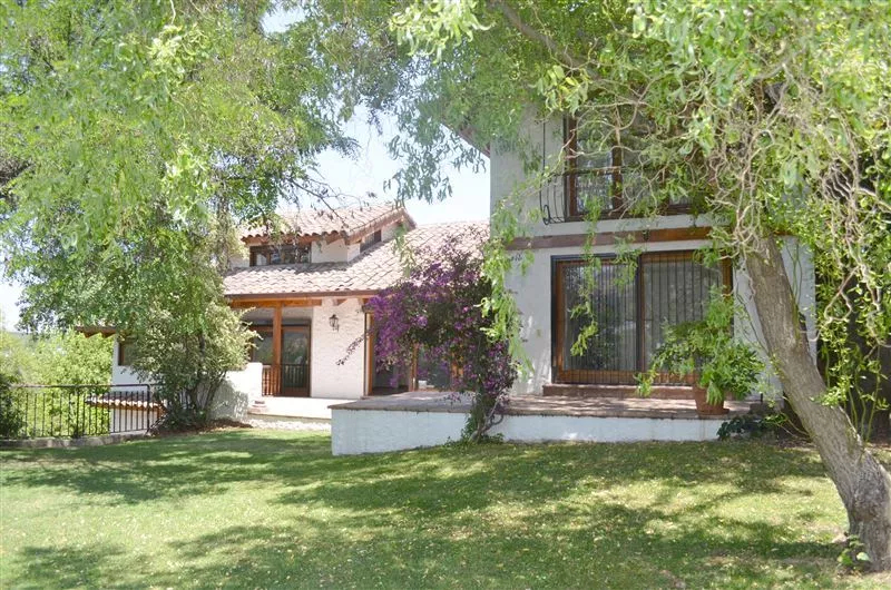 Casa En Venta Lo Barnechea De 5 Dorm. En Lo Barnechea