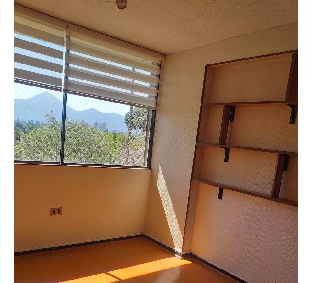 Poético Y Solido Departamento Con Vista Despejada Al Norte