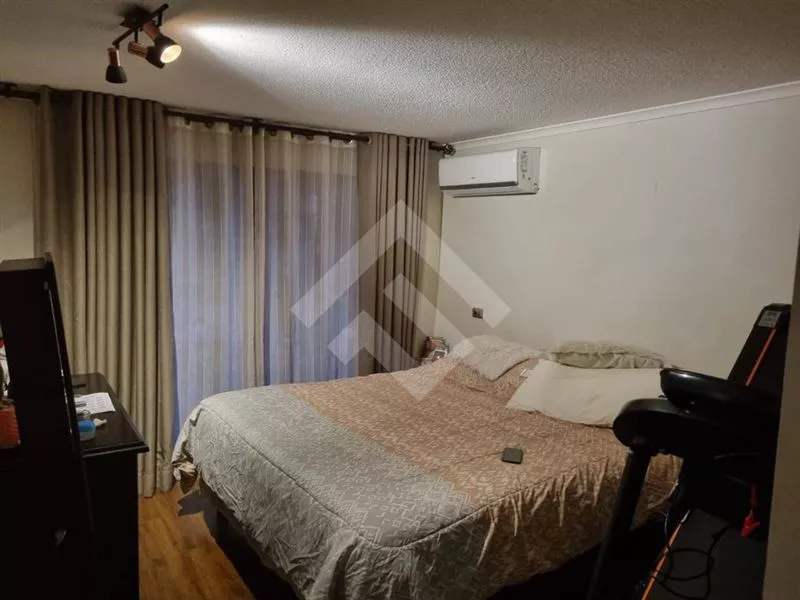Casa En Venta De 4 Dorm. En La Florida