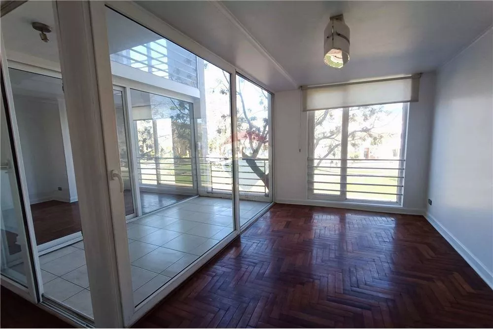 Oportunidad! En Venta Moderno Townhouse