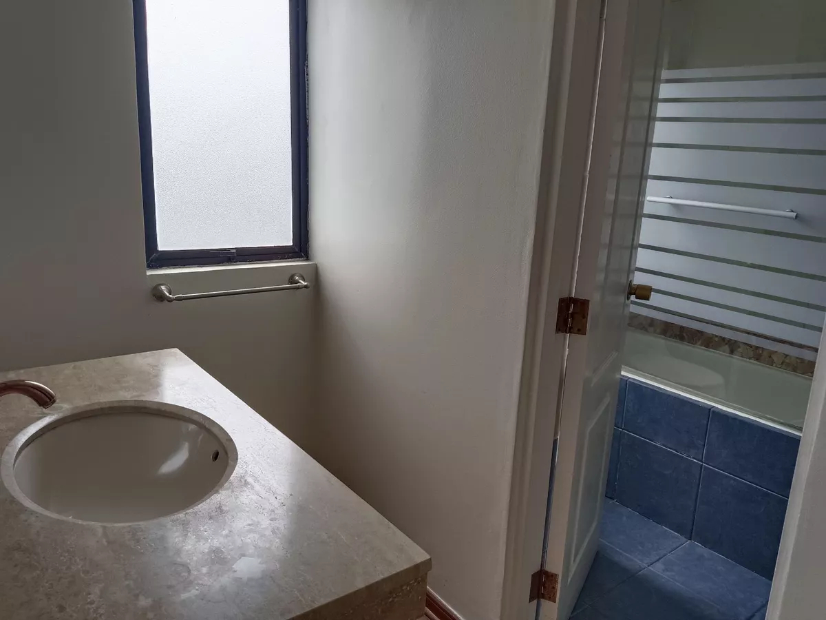 Amplia Casa En Venta - Lomas De Montemar