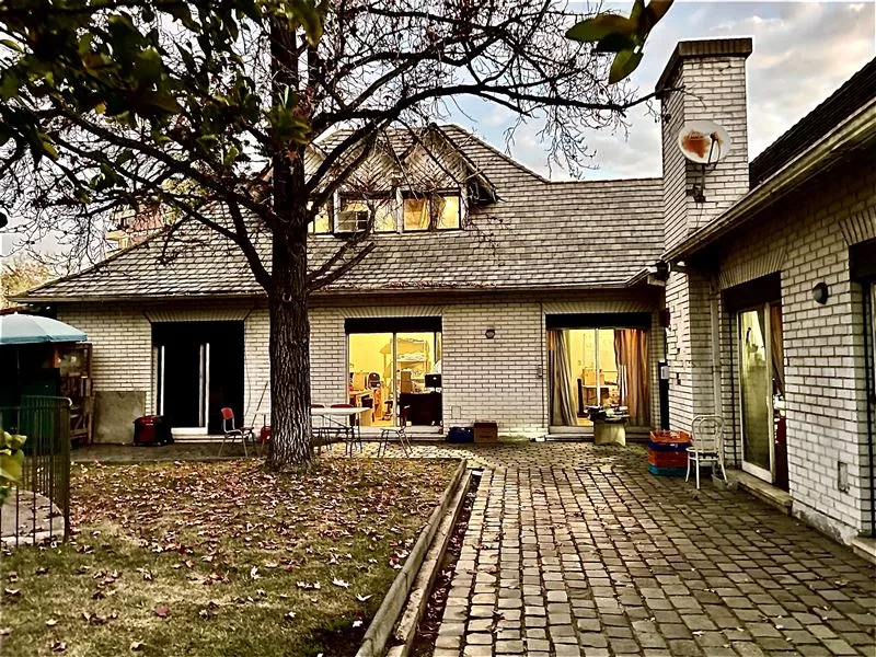 Casa En Arriendo De 6 Dorm. En Vitacura