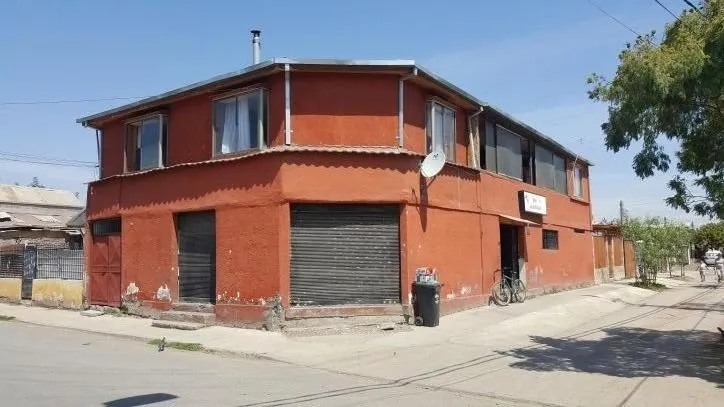 Amplia Casa De Esquina, Entre Santa Rosa Y Avenida Santa Rosa, Metro San Ramón, San Ramón