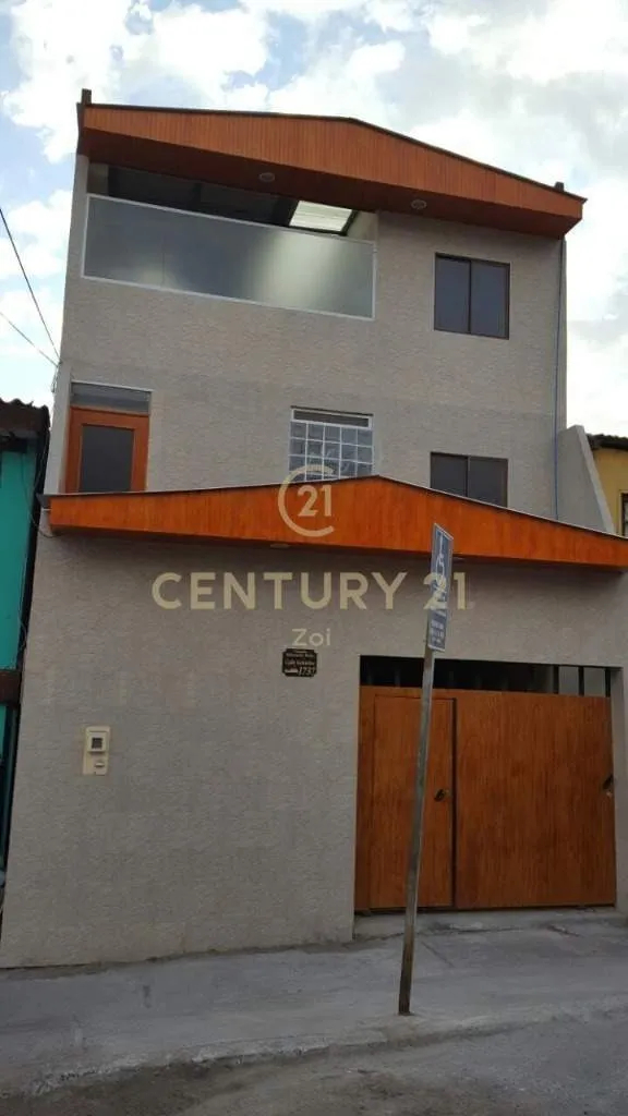 Casa Céntrica En Venta Con 18 Habitaciones, Centro De Iquique, Iquique