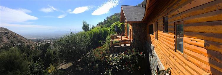 Espectacular casa con una impresionante vista de Santiago.