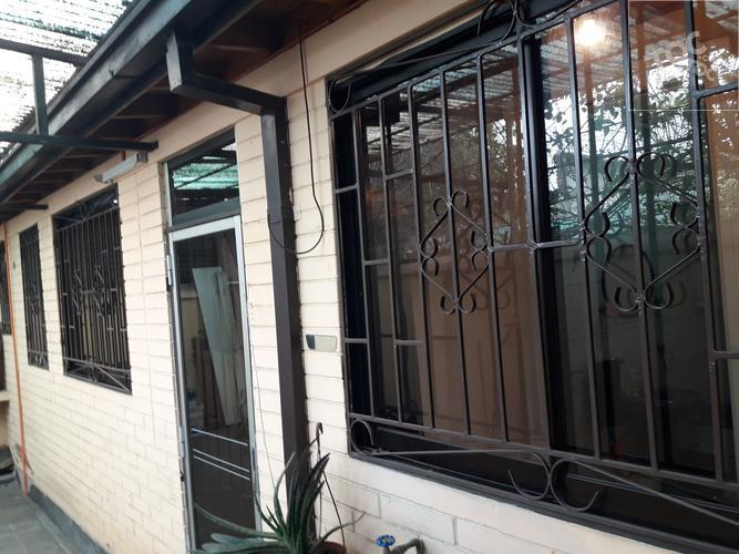 CASA CERCANA A COMERCIO BARRIO SAN ALFONSO Y MEIGS.