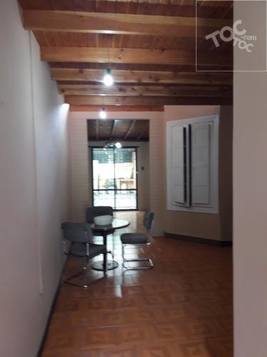 CASA CERCANA A COMERCIO BARRIO SAN ALFONSO Y MEIGS.