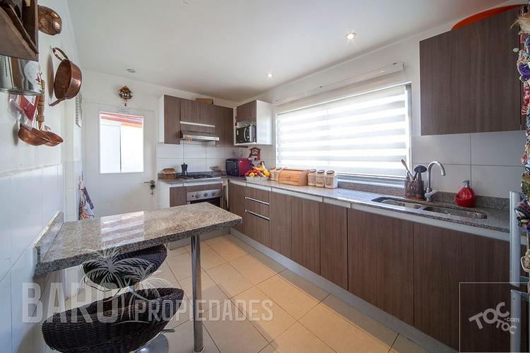 Vendo casa en condominio, cercana a calle Balmaceda