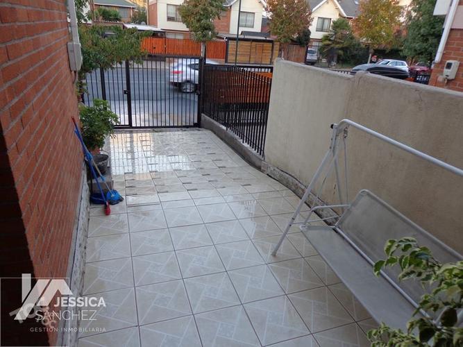 Se vende hermosa y amplia casa de 3 pisos en Jardín Alto, La Florida.