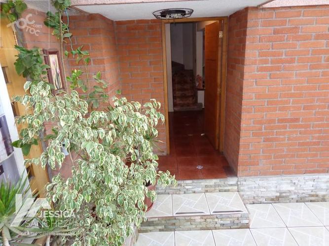 Se vende hermosa y amplia casa de 3 pisos en Jardín Alto, La Florida.