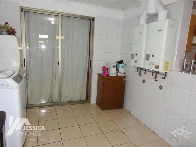 Se vende hermosa y amplia casa de 3 pisos en Jardín Alto, La Florida.