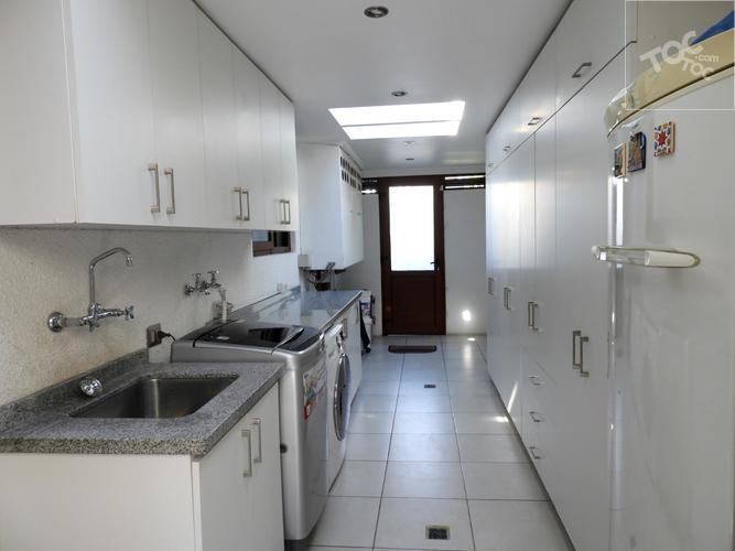 En Condominio - Linda Casa Sector San Carlos De Apoquindo