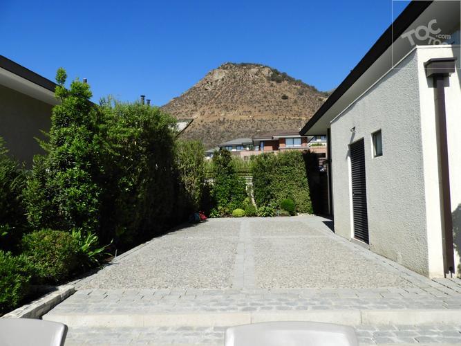 En Condominio - Linda Casa Sector San Carlos De Apoquindo