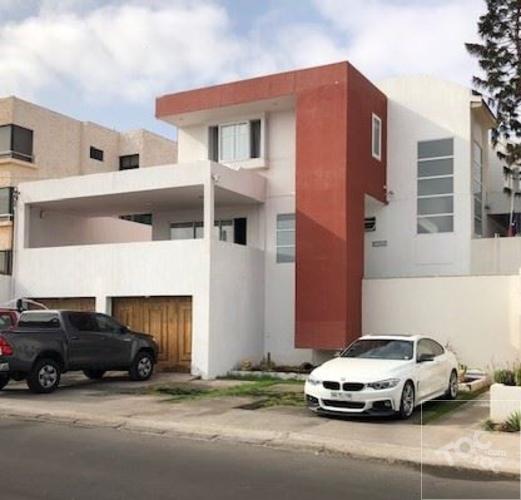 ESPECTACULAR CASA JARDINES DEL SUR