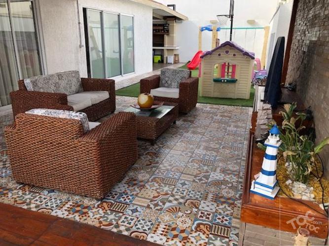 ESPECTACULAR CASA JARDINES DEL SUR