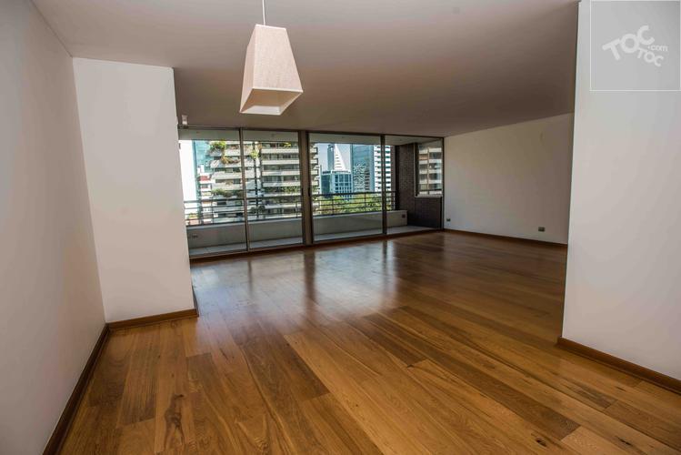 Arriendo departamento Presidente Riesco con el Golf