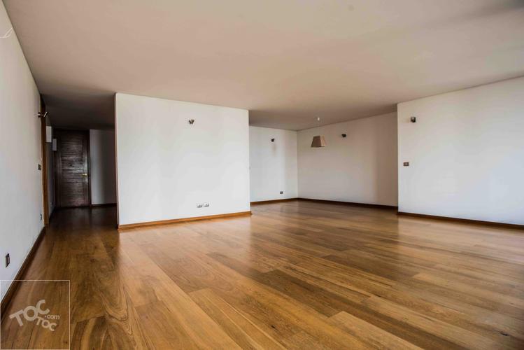 Arriendo departamento Presidente Riesco con el Golf