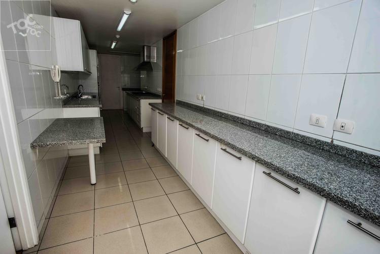 Arriendo departamento Presidente Riesco con el Golf