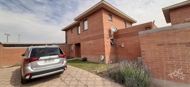 Casa 140 m2 con piscina, Valle Araucarias