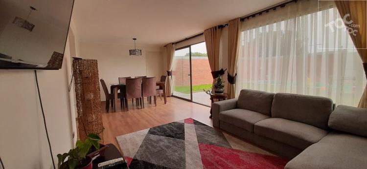 Casa 140 m2 con piscina, Valle Araucarias