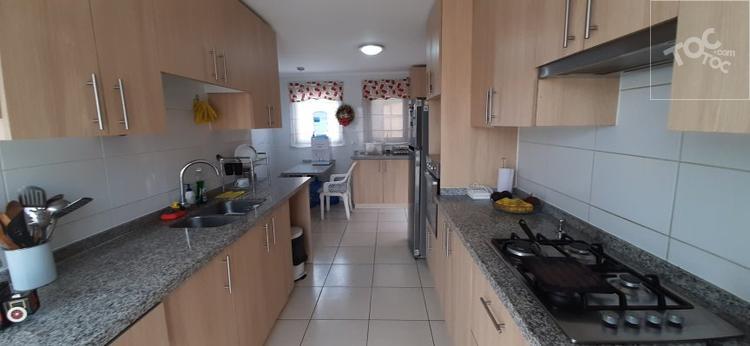 Casa 140 m2 con piscina, Valle Araucarias