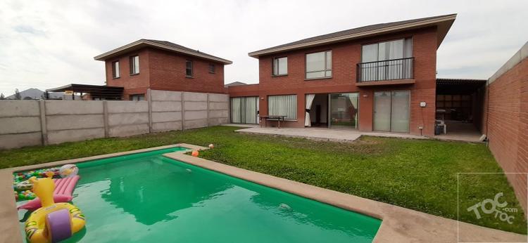 Casa 140 m2 con piscina, Valle Araucarias