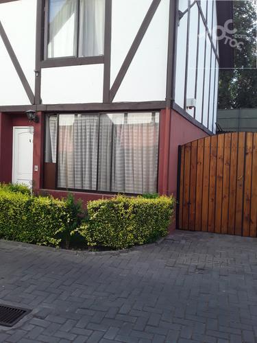 VENDE CASA AMERICO VESPUCIO/ PLAZA EGAÑA