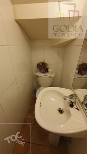 ¡EXCELENTE casa en condominio cerrado!