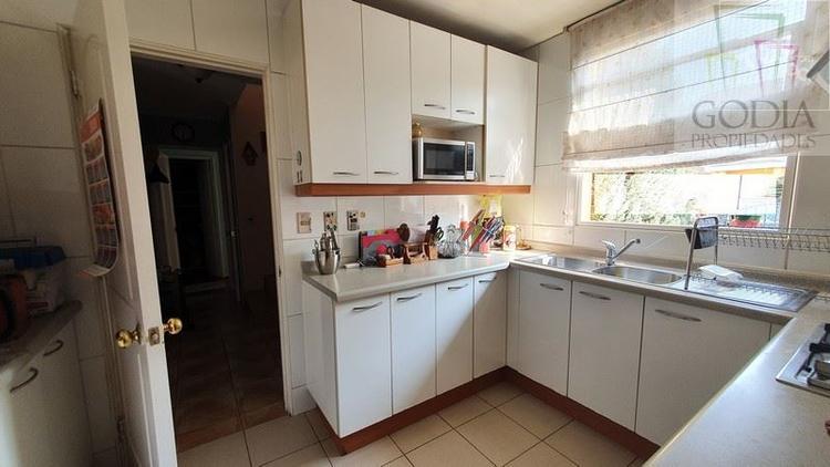 ¡EXCELENTE casa en condominio cerrado!